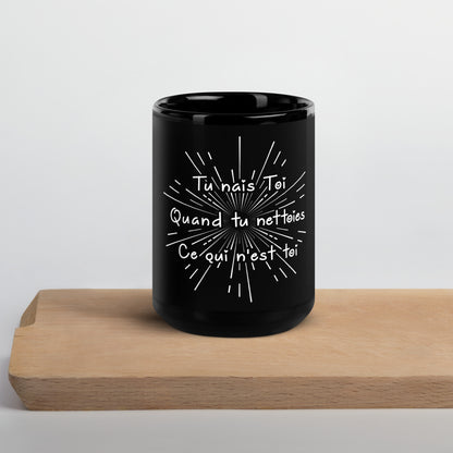 Mug brillant noir - Tu nais toi  quand tu nettoies ce qui n'est toi